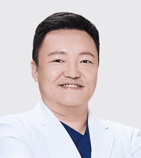 Dr Ik-Hee Ryu, eye surgeon at B&VIIT Eye Center, Korea.