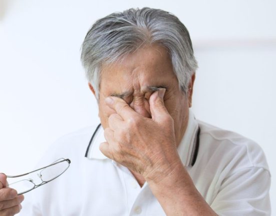 eye disease symptoms