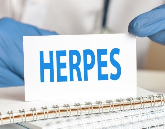 genital herpes symptoms